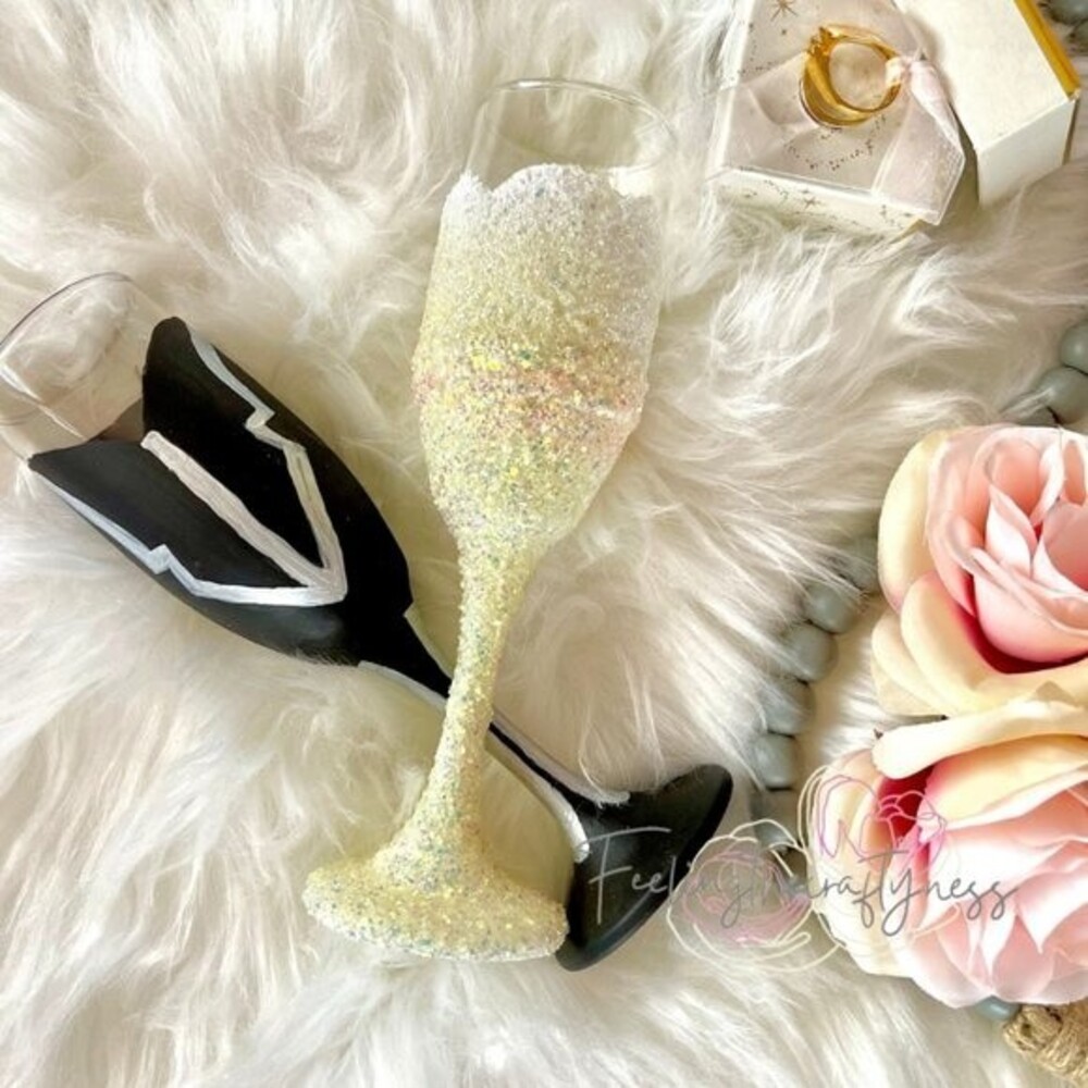 NWOT Wedding Champagne Flutes